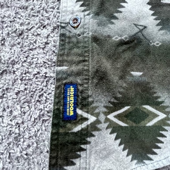 Geometric Patterned Button-Up Shirt - Picture 4 of 4